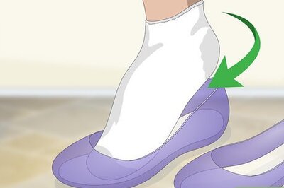 How to Stretch Plastic Shoes