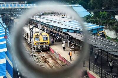 Amid Covid-19 Restrictions in Maharashtra, Only Govt Staff Can Use Local Trains, Media Excluded