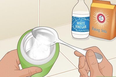 How to Clean a Vacuum Thermosflask That Has Stains at the Bottom