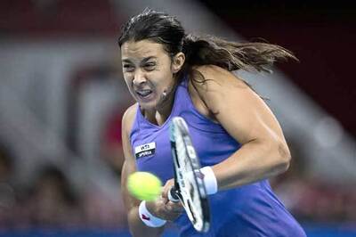 Arvidsson stuns Bartoli, Kirilenko advances