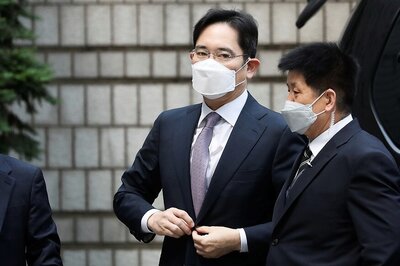 Samsung Heir Appears in Court, Awaits Decision on Whether He'll Be Jailed Again