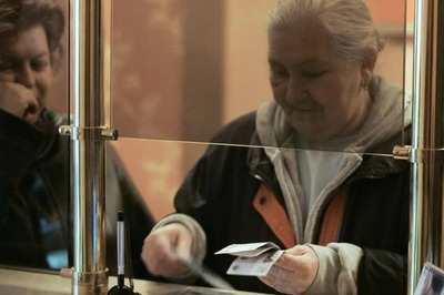 Payday Queues Hit Pensioners in Maharashtra