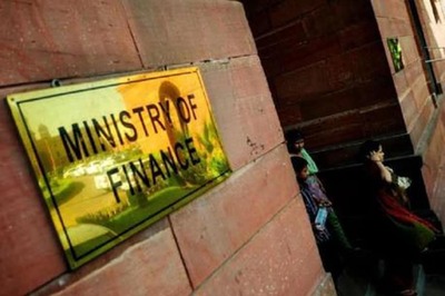 No Proposal to Cut Salaries of Central Govt Employees, Says Finance Ministry