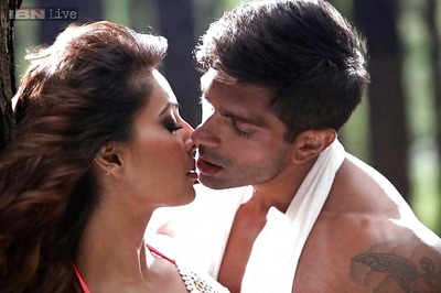 Bipasha Basu and Karan Singh Grover's hot chemistry is hard to miss in the new song 'Katra' from their film 'Alone'