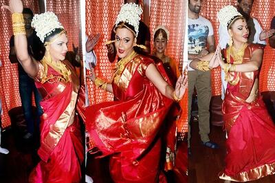 These photos of Rakhi Sawant's performance on Ganesh Chaturthi will leave you in splits