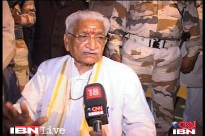 VHP leader Ashok Singhal wants Muslims to give up claim over Ayodhya