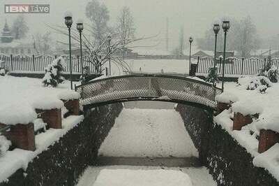 Kashmir buried under thick snow, people angry with government response