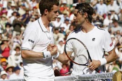 Murray saunters into semis, Roddick shakes off Hewitt