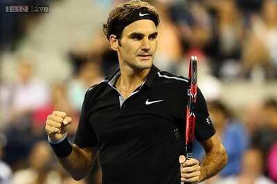 Andy Murray beats Milos Raonic as Roger Federer records second win