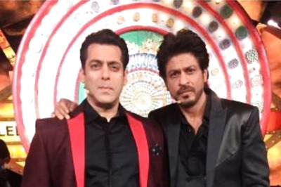 Salman Khan Asked 'Who Is Behind Him'; Actor Replies 'Mere Piche Ek Aadmi Hai... Shah Rukh Khan'