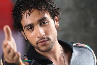 Adhyayan Suman gets autographed bat from Sachin Tendulkar