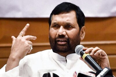 Paswan's Daughter, Son-in-law Protest Denial of Entry Inside Patna Airport to Receive His Body