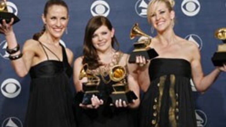 High five for Dixie Chicks at Grammy