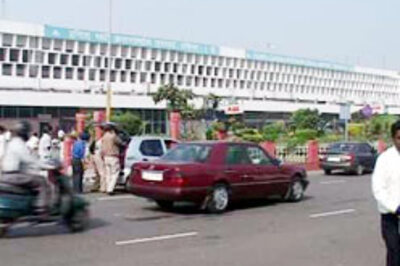 Cops 'rough up' journos, break camera