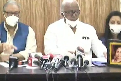 TMC MPs Meet Election Commission to Press For Early Bypolls in 7 Vacant Assembly Seats in Bengal