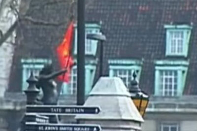 Nehru statue in London disfigured by vandals