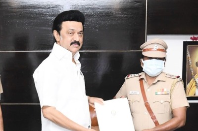 Chennai Woman Cop Who Carried Sick Man on Shoulder Gets Award from CM Stalin