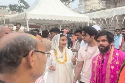 Rajkummar Rao, Patralekhaa Visit Kashi Vishwanath Temple To Seek Lord’s Blessings