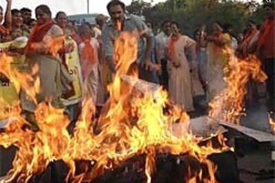 Pak media praises India's 'restraint' after blasts