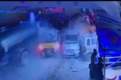 Sikkim Mishap: 3 Dead, 16 Injured After Milk Truck Rams Multiple Cars and Plows Through Mela