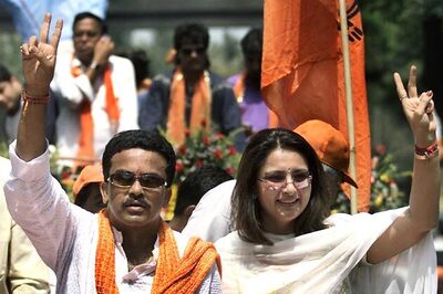 HC issues notice to Smriti Irani on Sanjay Nirupam's plea