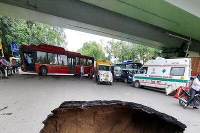 Traffic Near IIT Delhi Diverted as Road Cave-in Leads to Sinkhole; 2nd Incident of Month