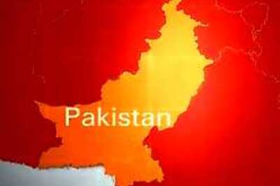 Suicide bomber rams into Pak schoolbus