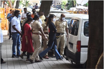 SHRC Gives Clean Chit to Mumbai Police and Cooper Hospital Over Rhea Chakraborty's Visit to Mortuary