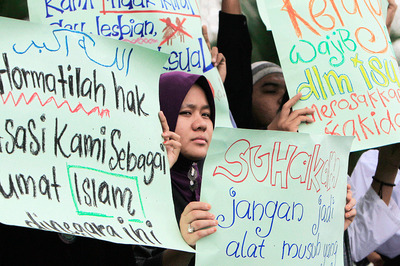 Malaysia Offers up to $ 1,000 For Best 'Gay Prevention' Video