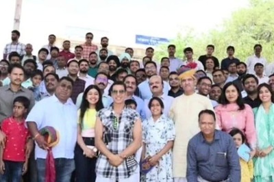 Akshay Kumar's Fans Flood Jolly LLB 3 Sets In Rajasthan, Take Photos With Actor | Check Here