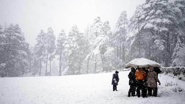 Snowfall in Kashmir Valley, night temperature rises