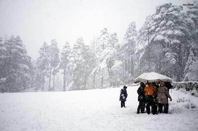 Snowfall in Kashmir Valley, night temperature rises