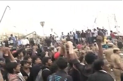 Scores of Jallikattu Protesters Forcefully Evicted From Chennai's Marina Beach