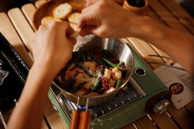 Sister Duo, Mother in Patna Cook and Deliver Food Packets to Home-quarantined Covid Patients