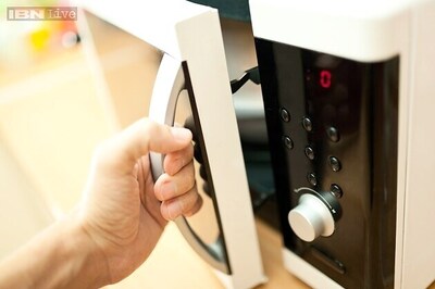 From tear-free onion chopping to easy peeling and juicing: Simple everyday microwave hacks