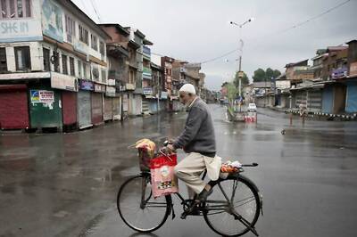 Shops and Business Establishments Remain Closed for Third Day in Kashmir