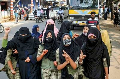 Opinion | Hijab Row: Why It’s Best Not to Communalise the Issue, Rather Wait for Supreme Court Verdict