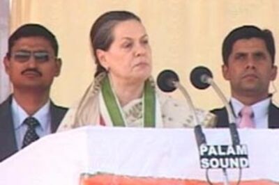 Sonia begins poll campaign in Karnataka, targets BJP