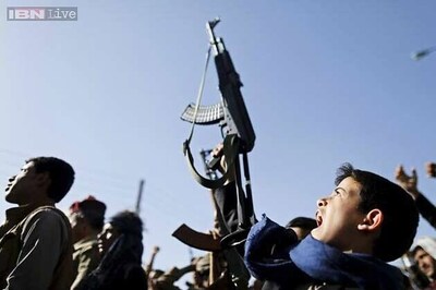 Saudi-led coalition bombs Yemen despite calling off air campaign