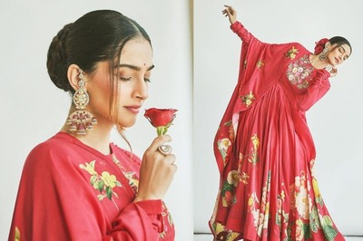 Sonam Kapoor Looks Straight Out Of A Fairy Tale In Floor Length Anarkali Suit