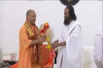 Sri Sri Ravi Shankar Meets UP CM Adityanath, Says no Formula Yet on Ayodhya