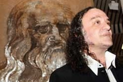 Artist goes hammer & tong at Da Vinci