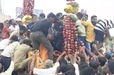 Upsetting the Applecart: Karnataka Congress Leader's Discarded 800-kg Apple Garland Triggers A Melee