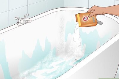 How to Scrub Your Acrylic Bathtub and Keep It Clean