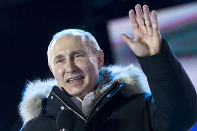 Vladimir Putin Staying Put at Kremlin for Another 6 Years, Cruises to Win With Bigger Mandate