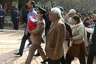 IAF Chopper Crash: Twitter Salutes Army Officer Carrying Her Newborn to Husband’s Funeral