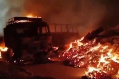 WATCH | 6 Vehicles Go Up in Flame in Deadly Accident on Agra-Mumbai Highway, 3 Charred to Death