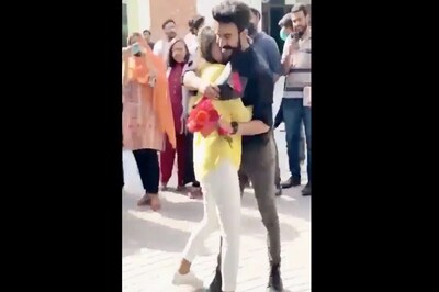 Pak Girl Goes Down on Knee to Propose Classmate, He Hugs Her. What Next? Expulsion from Lahore Univ