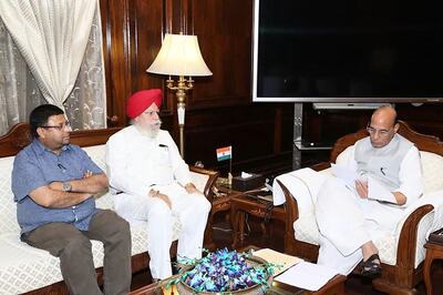 Darjeeling Unrest: MoS Ahluwalia And GJM's Roshan Giri Meet HM Rajnath Singh