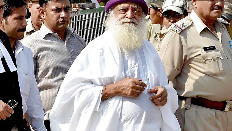 'Narayan, Narayan': Congress Posts Modi's Old Photo With Asaram, Gets a Dislike From Farhan Akhtar